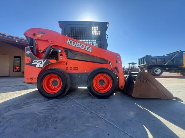 2016 Kubota SSV65 Skid Steer - Image 8