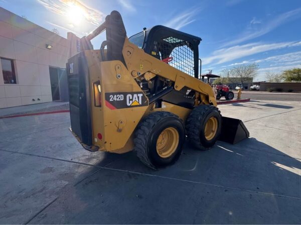 2015 CAT 242D Skid Steer Low Hours 2 Buckets and Pallet Forks - Image 7