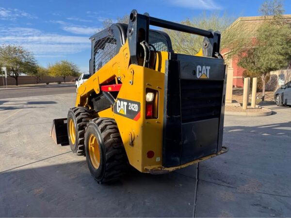 2015 CAT 242D Skid Steer Low Hours 2 Buckets and Pallet Forks - Image 6