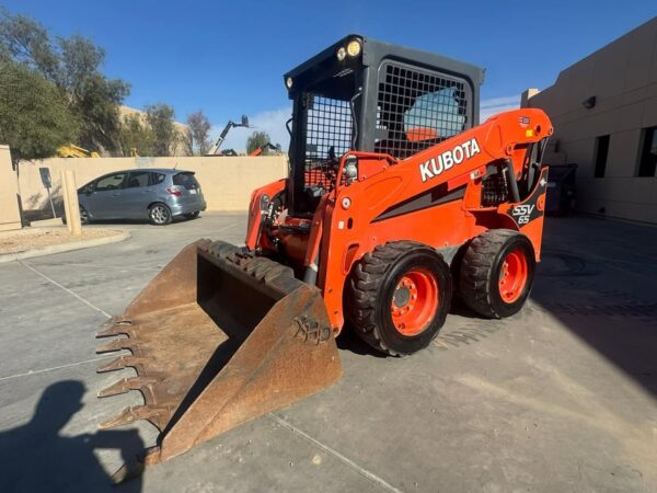 2016 Kubota SSV65 Skid Steer - Image 10