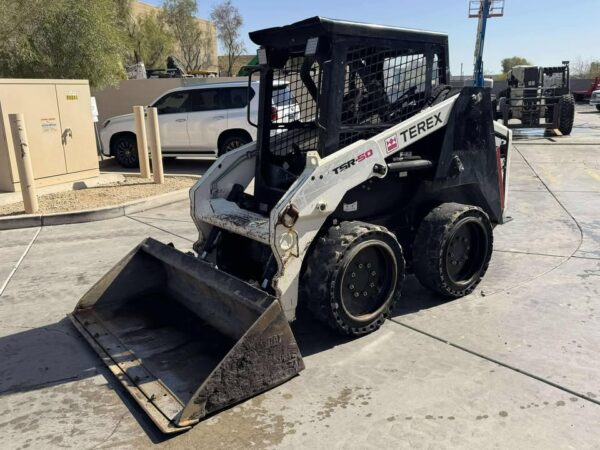 2011 TEREX TSR-50 Skid Steer - Image 2