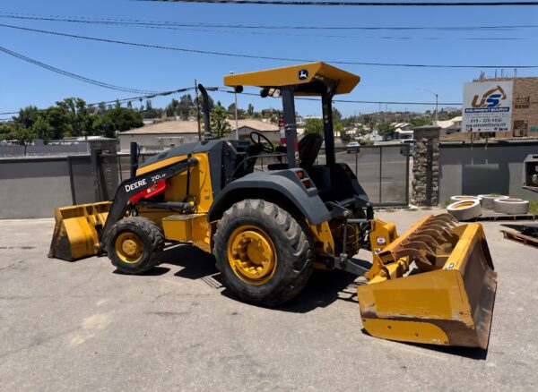 2019 John Deere 210L EP Skip Loader