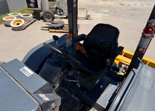 2019 John Deere 210L EP Skip Loader - Image 6