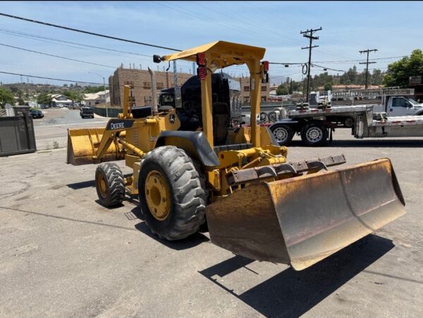 2005 John Deere 210 Skip Loader - Image 4