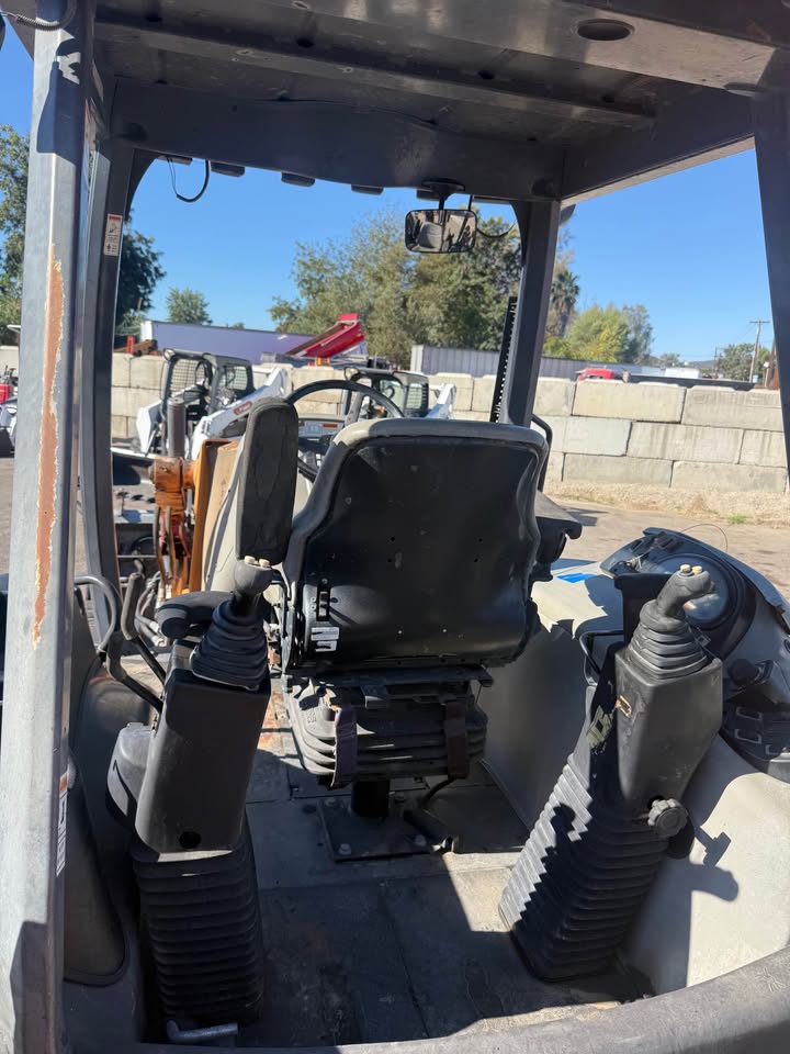 2018 CASE 580 Super N Backhoe - Image 4