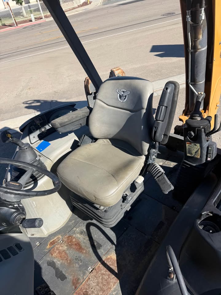 2018 CASE 580 Super N Backhoe - Image 3